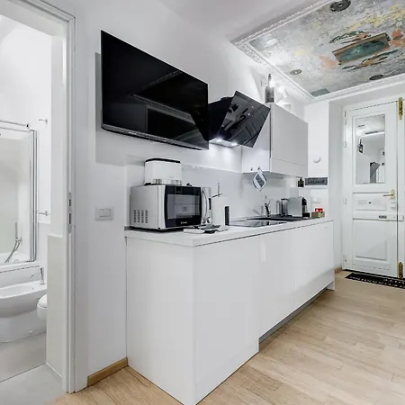 Colosseum Charming Monti District With Jacuzzi * ローマ
